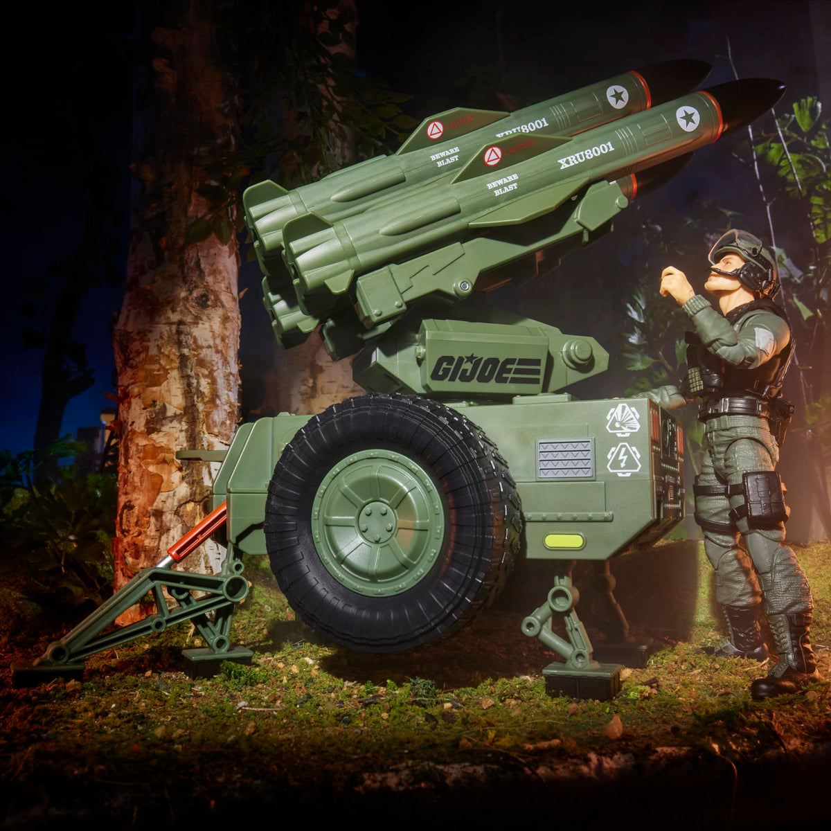 M.M.S. missile base elevates and swivels for dramatic setups.