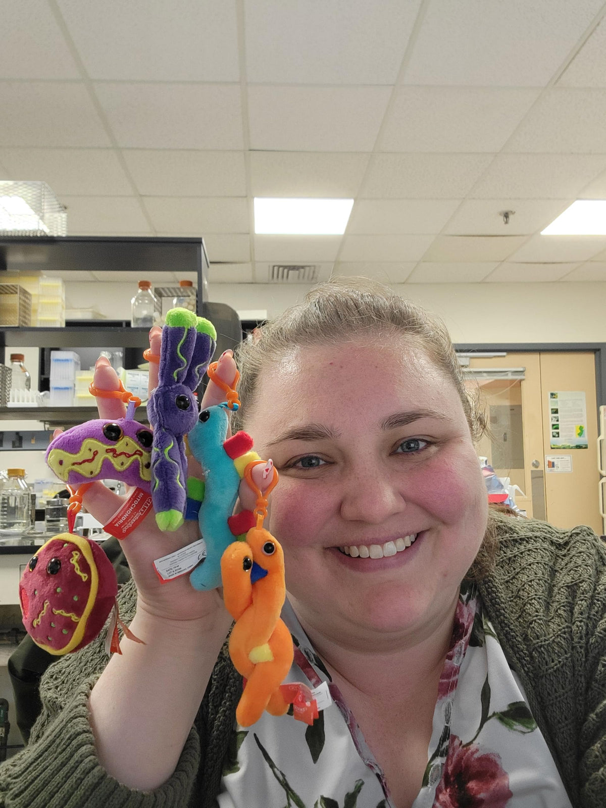 GIANTMICROBES Mitochondria plush keychain emphasizes cellular energy concepts.