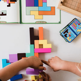 Gigamic Katamino Family board and pieces showcase a vibrant layout for problem solving.