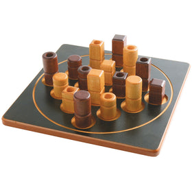 Close-up of Gigamic Quarto Mini pieces highlighting attributes for strategy