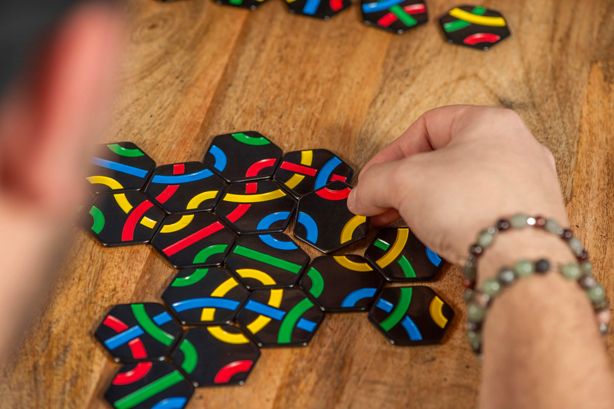 Gigamic Tantrix Strategy long lines challenge highlighting color connections.