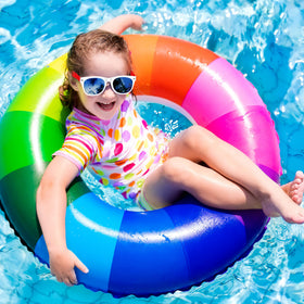 GINMIC Kids sunglasses UV 400 lenses demonstrating glare reduction for outdoor play.