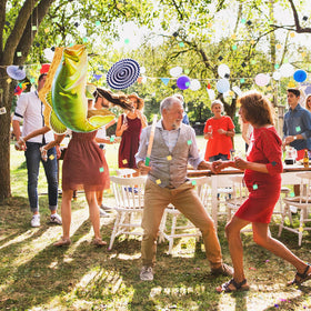 Glimin birthday decor creates memorable party photos.