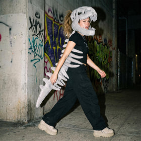 GLOTOYS Lightweight headpiece enables easy movement and quick dressing.