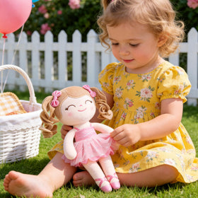 Gloveleya curly-hair doll face closeup, showcases expressive features.