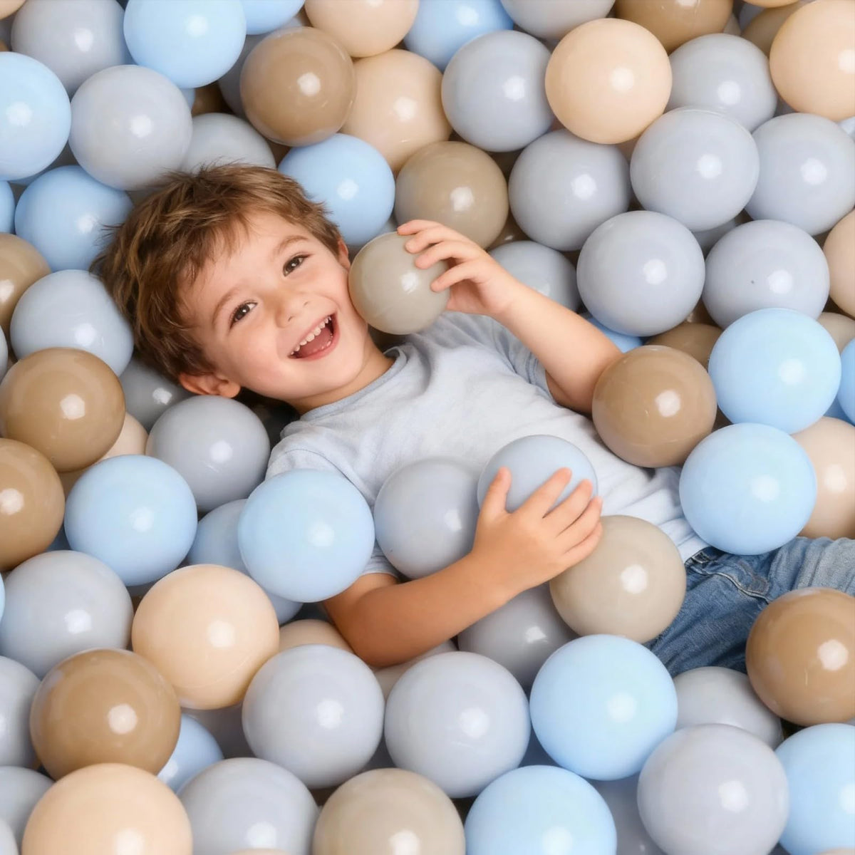 Compact packing bag for storing GOGOSO ball pits balls