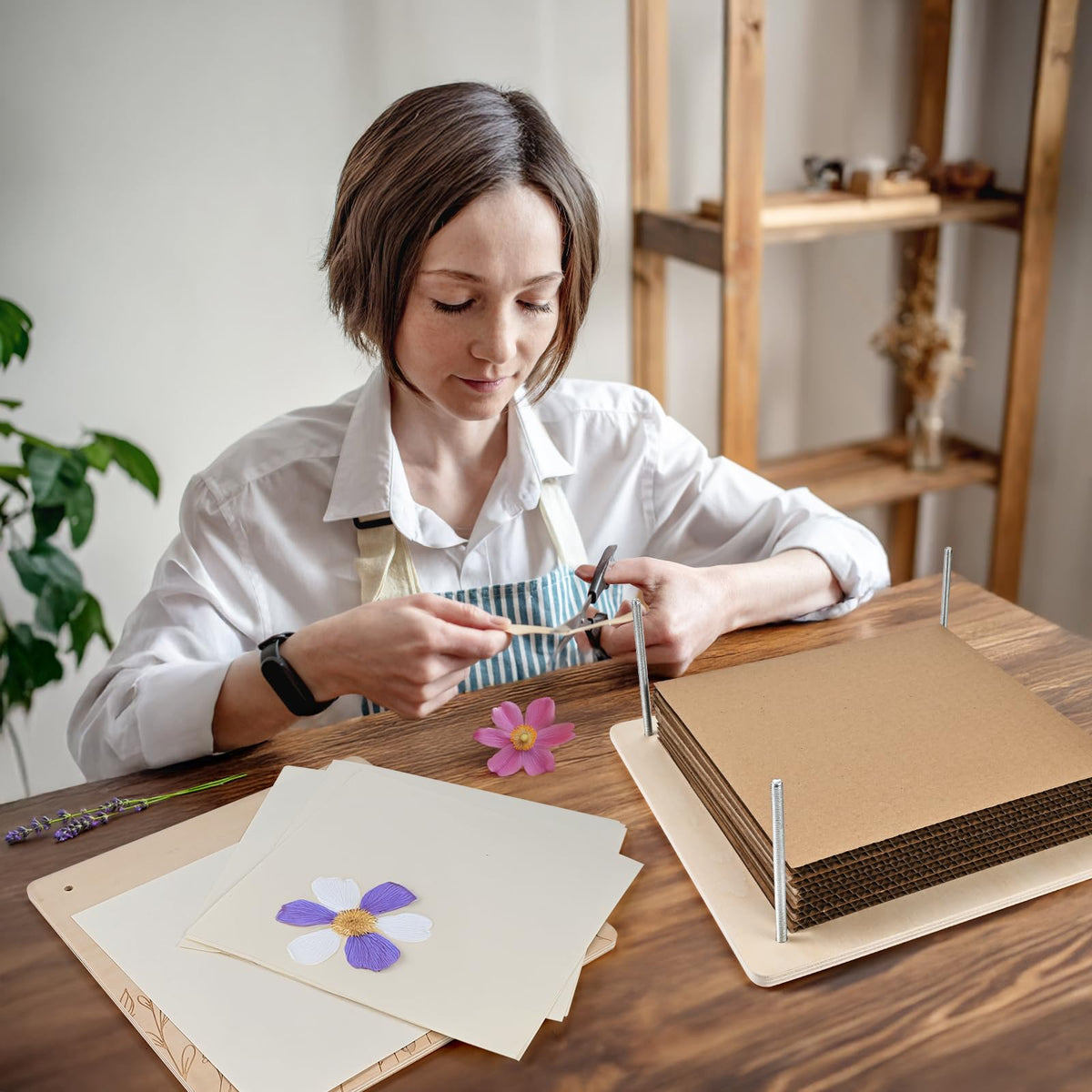 GOLDGE Flower Press in outdoor use—compact design for on-the-go crafting.
