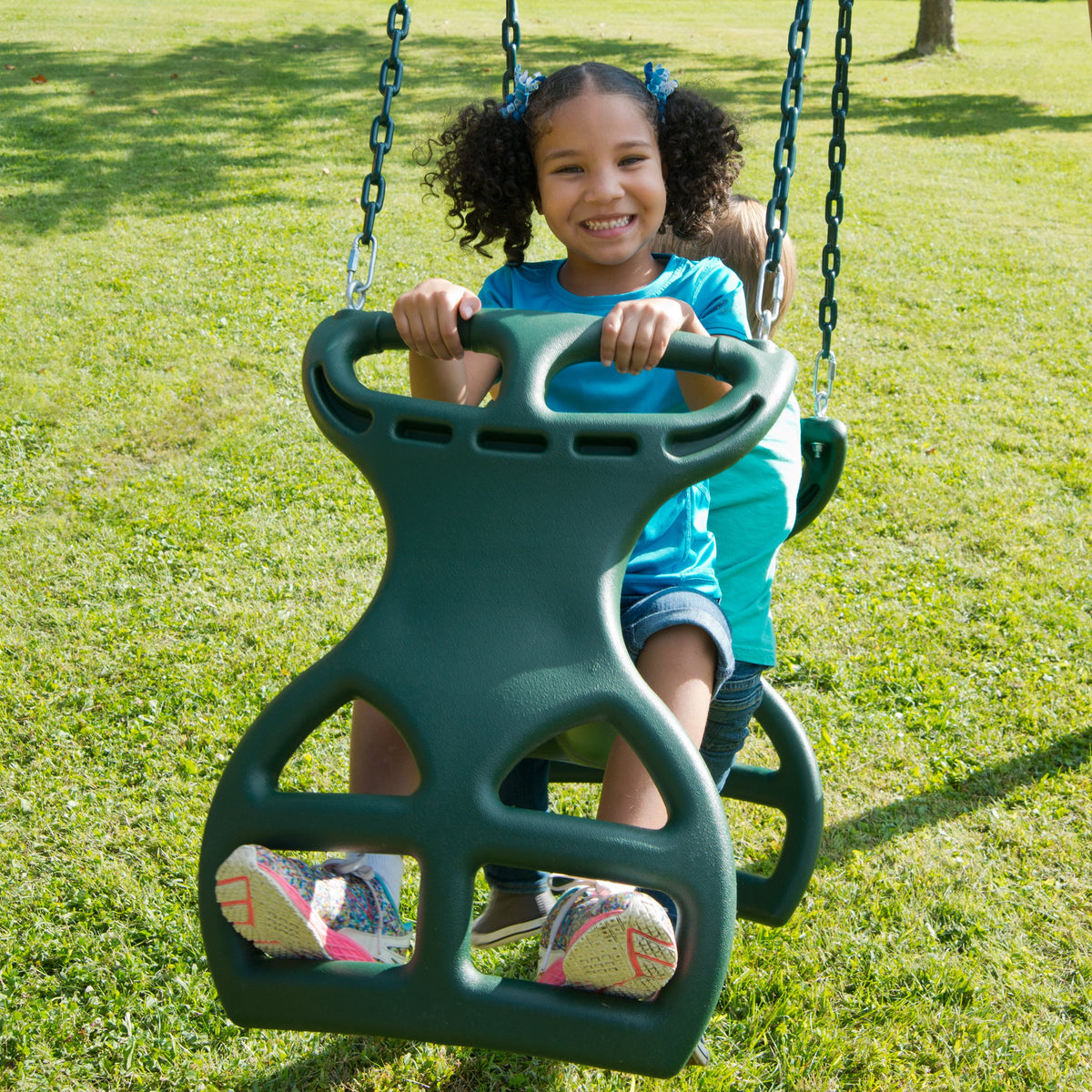 Gorilla Playsets plastic-coated-chains close-up, reduced pinches during swinging