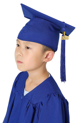 GraduatePro matte gown close-up shows breathable fabric and neat piping for comfort.