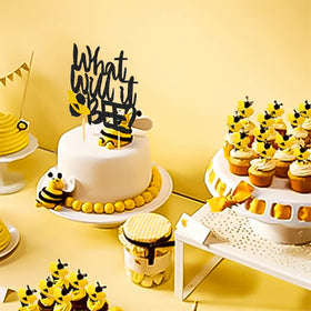 GREPARPY What Will It Bee bee tablecloth ties the theme together and simplifies setup.