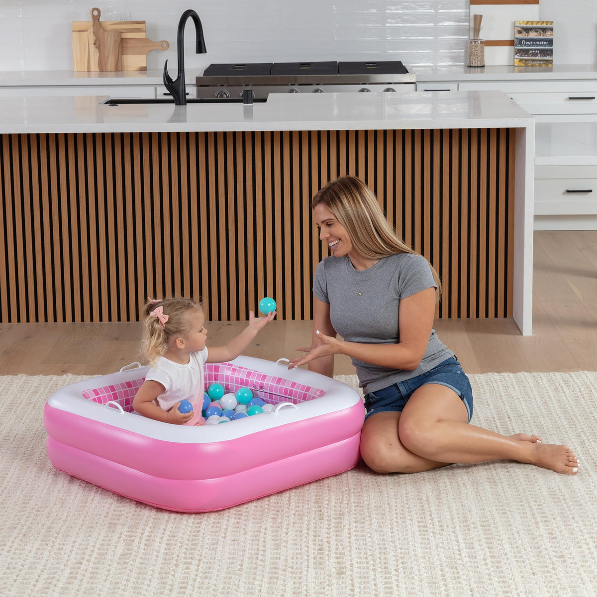 GRIP A POOL 3-in-1 inflatable floor with drain close-up