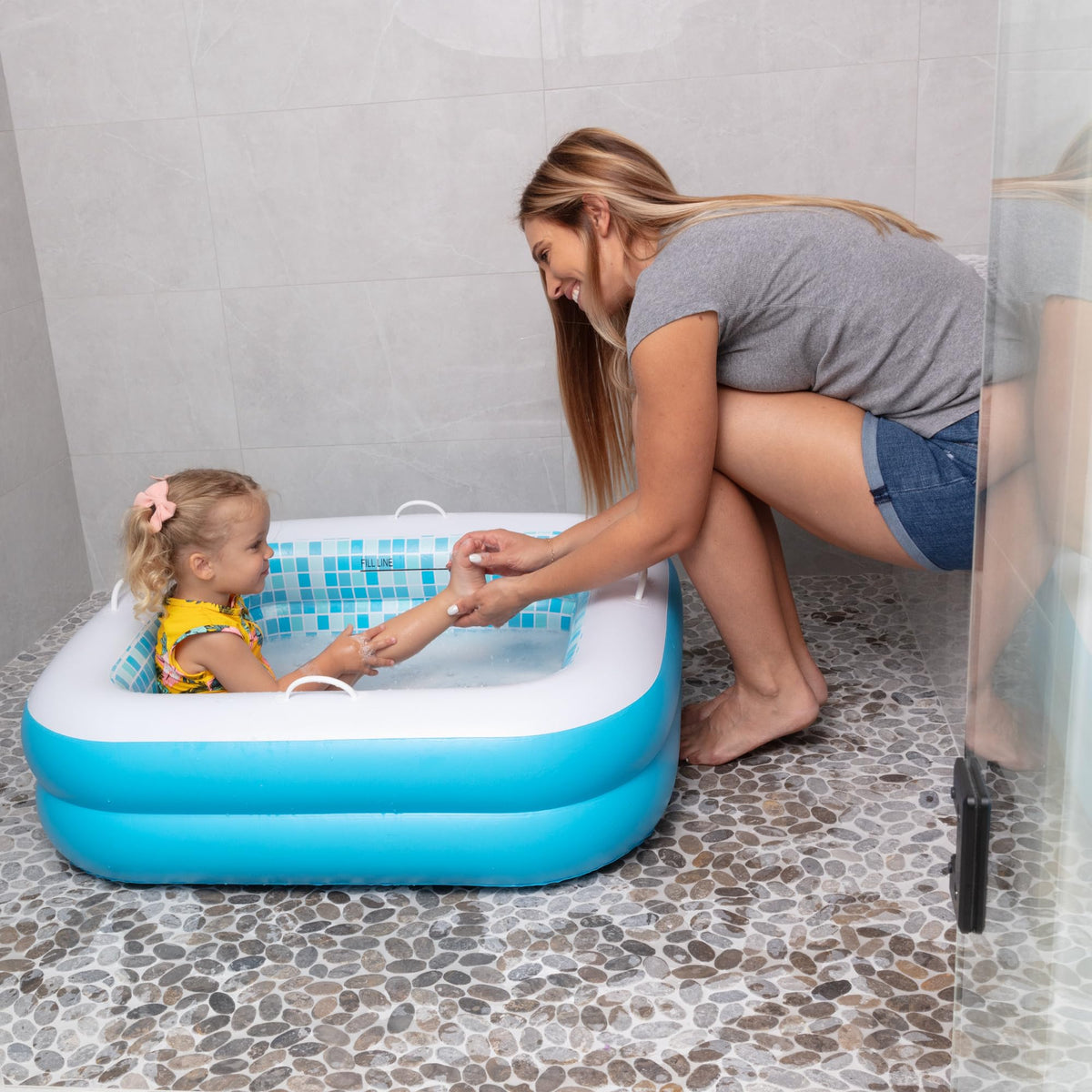 GRIP A POOL built-in drain makes water removal quick and simple.