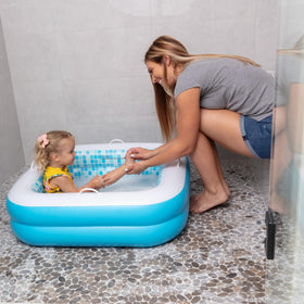 GRIP A POOL built-in drain makes water removal quick and simple.