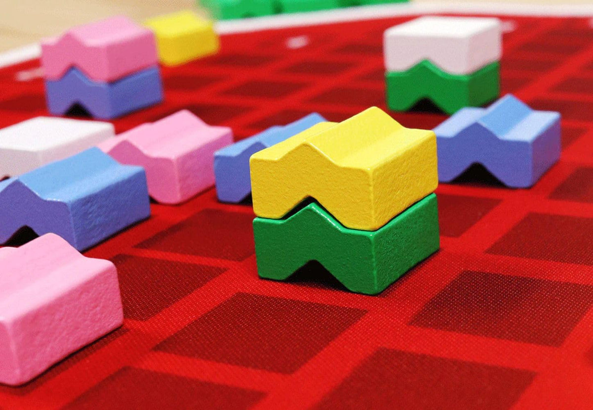 Gryphon Games Cant Stop packaging highlights contents for quick, on-shelf decision-making.