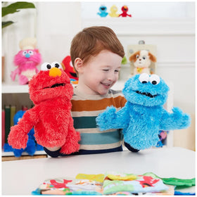 Hands-on play with the GUND Cookie Monster puppet for imaginative Sesame Street storytelling.