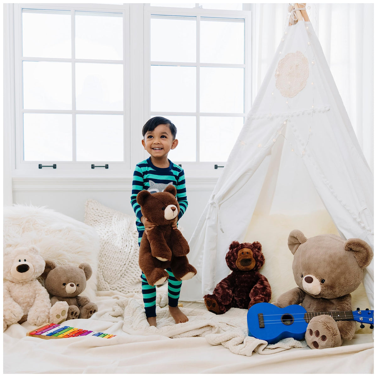 GUND Philbin ships in a protective poly bag for safe delivery.