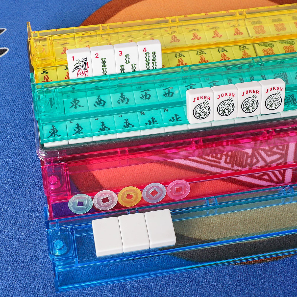 GUSTARIA trays and lids keep tiles organized during games.