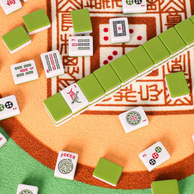 GUSTARIA tiles include winds, dragons, and jokers for varied hands and strategy.