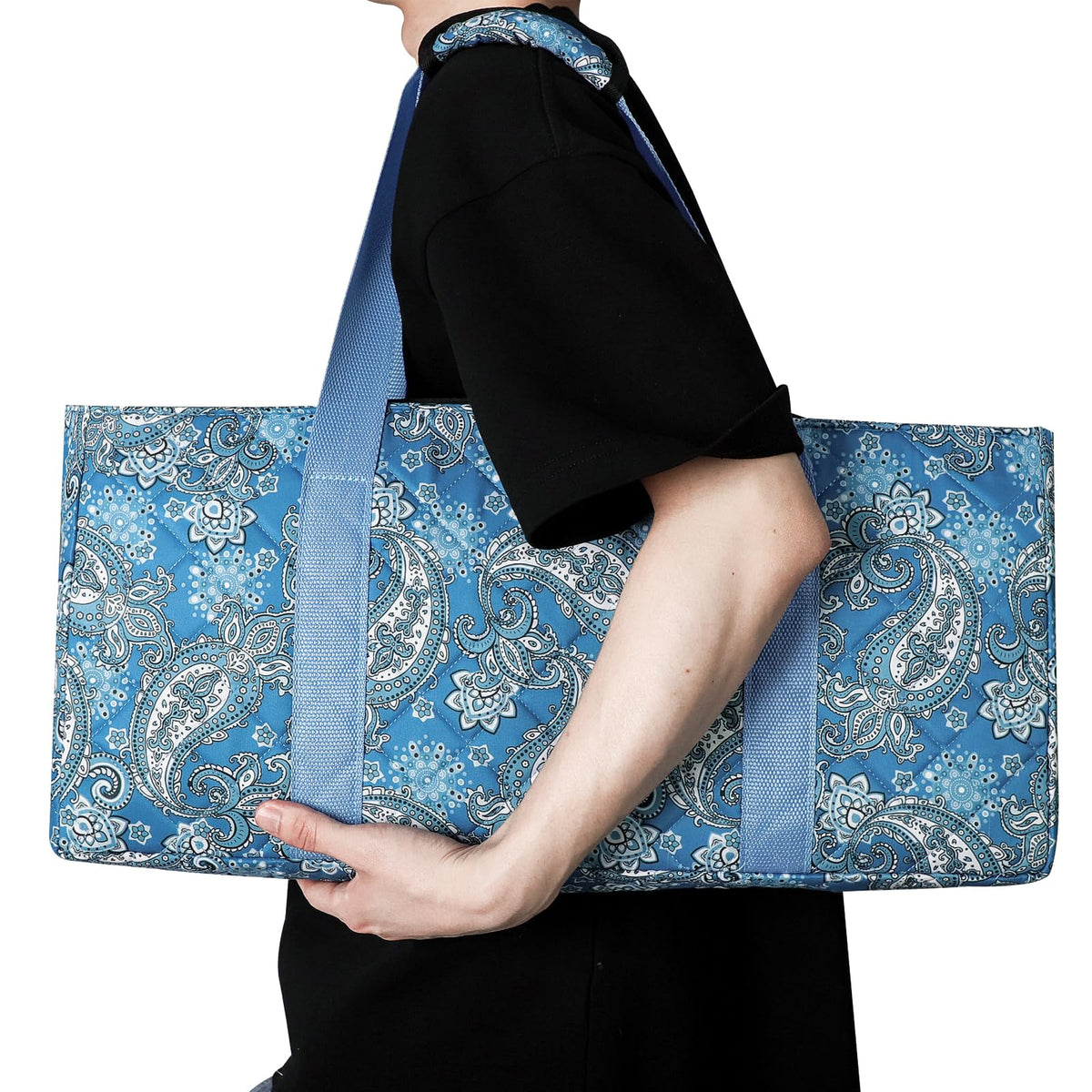 GUSTARIA bag's extended zipper enables easy access to tiles and racks.