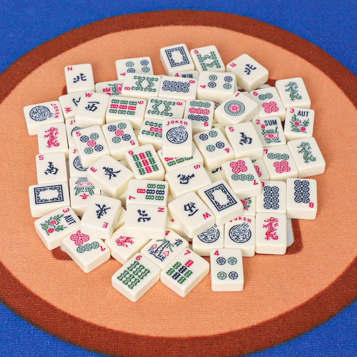 GUSTARIA tiles feature colorful engravings aiding recognition.