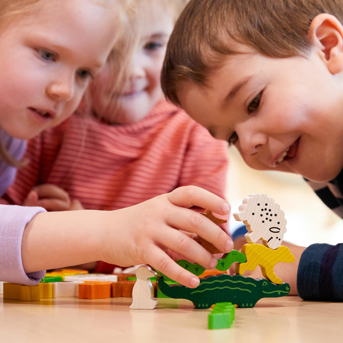 HABA Animal Upon Animal hedgehogs edition emphasizes portable, classroom-friendly fun.