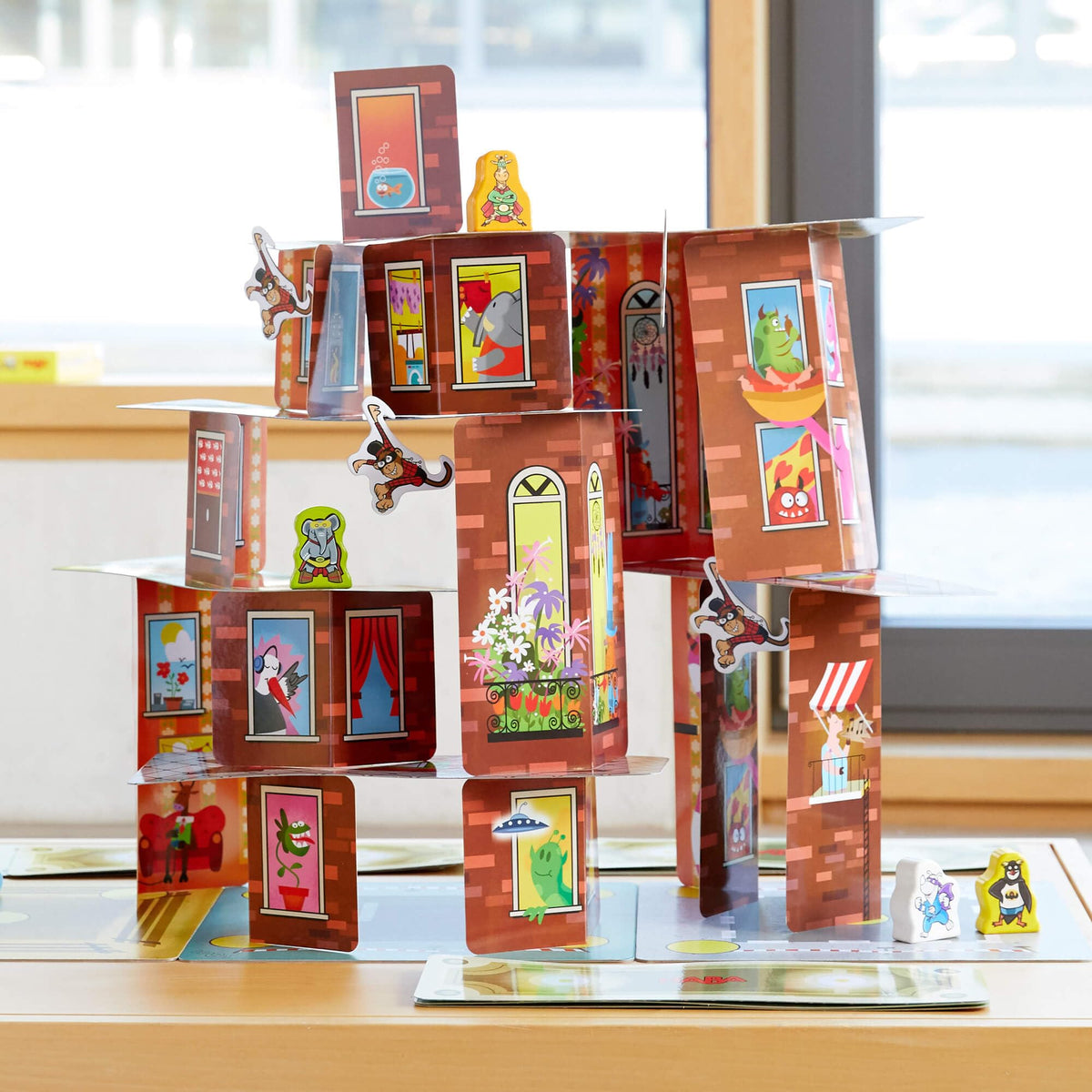 Rhino Hero Super Battle 2-4 players suitable for ages 5-99.