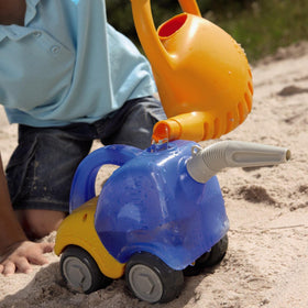 HABA refillable tank holds 42 oz for extended sand and water fun.