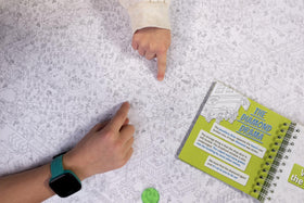Hachette Boardgames MicroMacro Kids quick-start guide shown to ease learning.