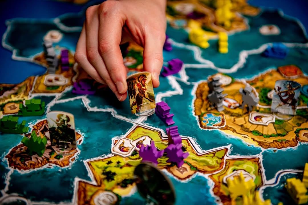 Hachette Cyclades area-control board showing strategic positions