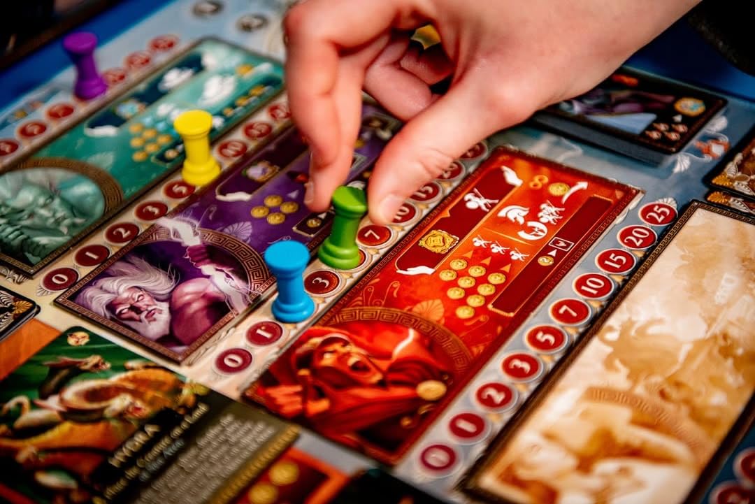 Hachette Cyclades two-player mode setup for a head-to-head duel