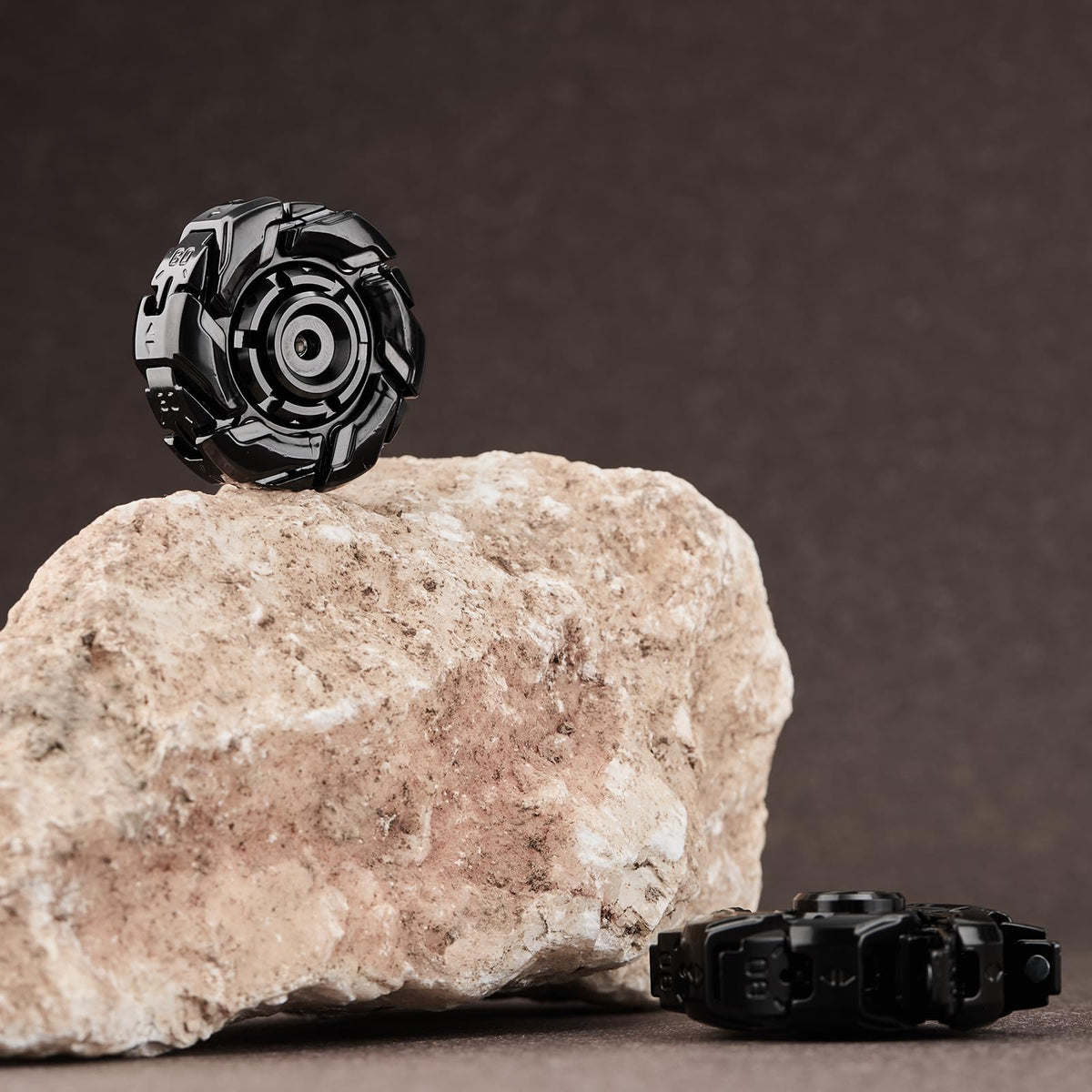 HAMMERSMITH pocket-size spinner ideal for desk, commute, or travel breaks.