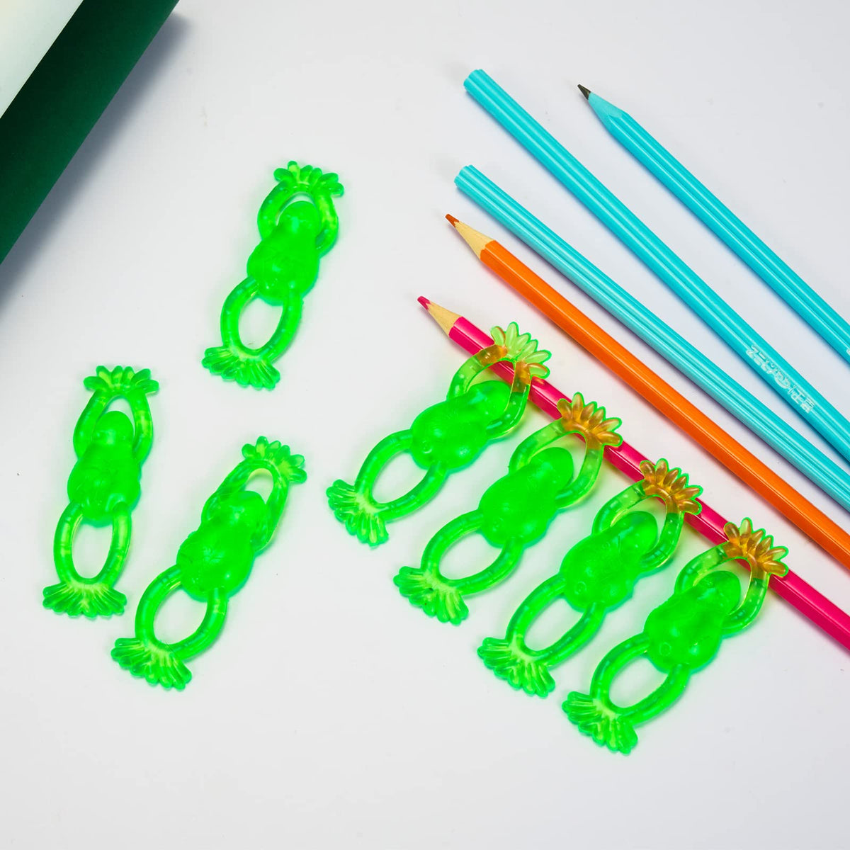 Hanaive green slingshot frog, perfect as classroom prizes or goody bags