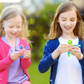 Hanaive robot fidget spinners chain transformation showing deformable design in motion.