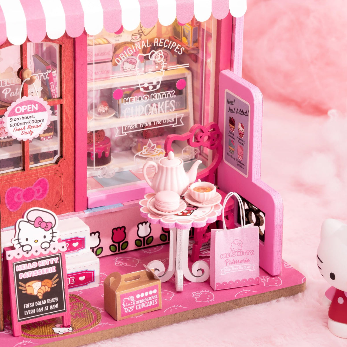Hands Craft Hello Kitty patisserie LED light adds ambient glow.