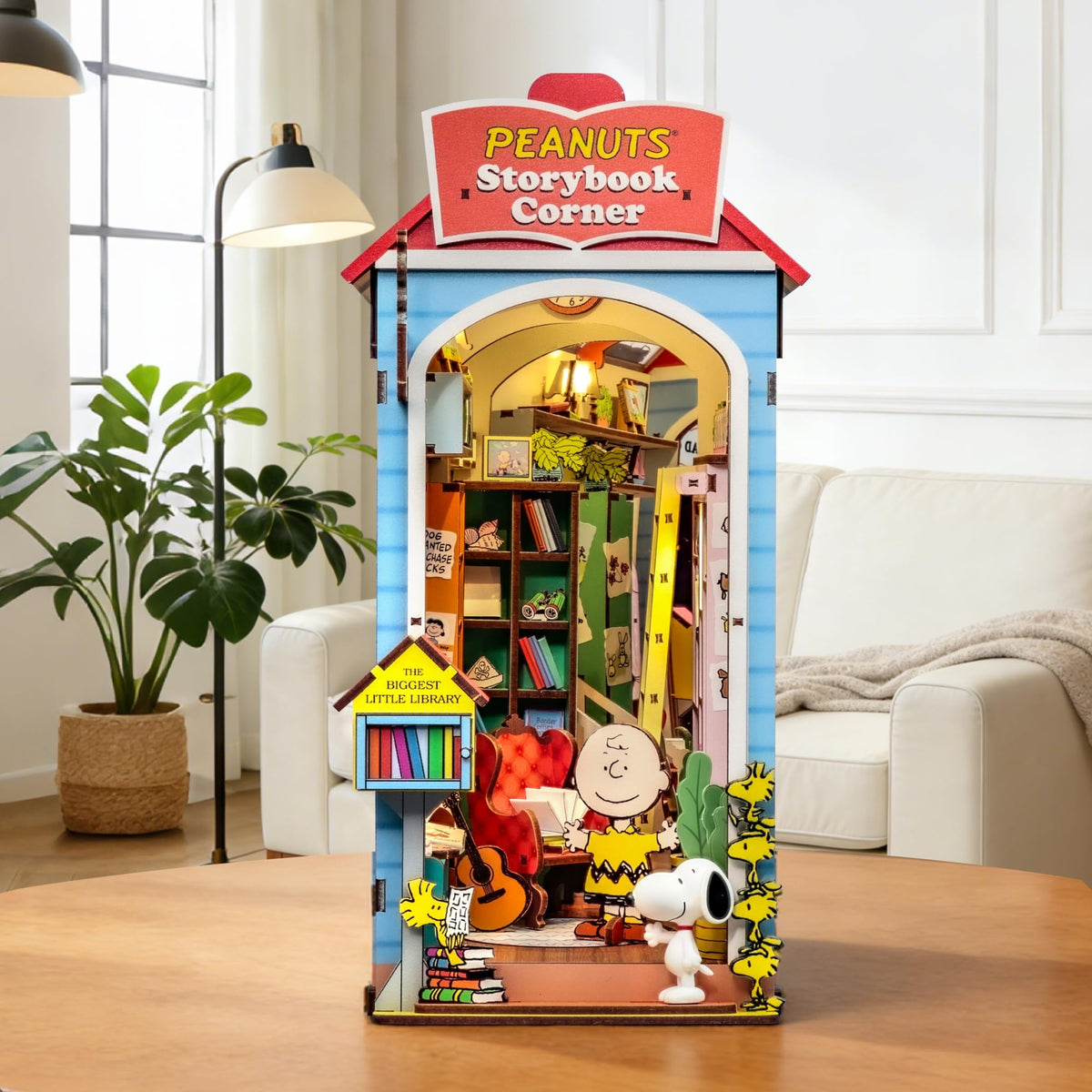 Hands Craft Peanuts Storybook Corner Kit detailed Charlie Brown, Snoopy and Woodstock design.