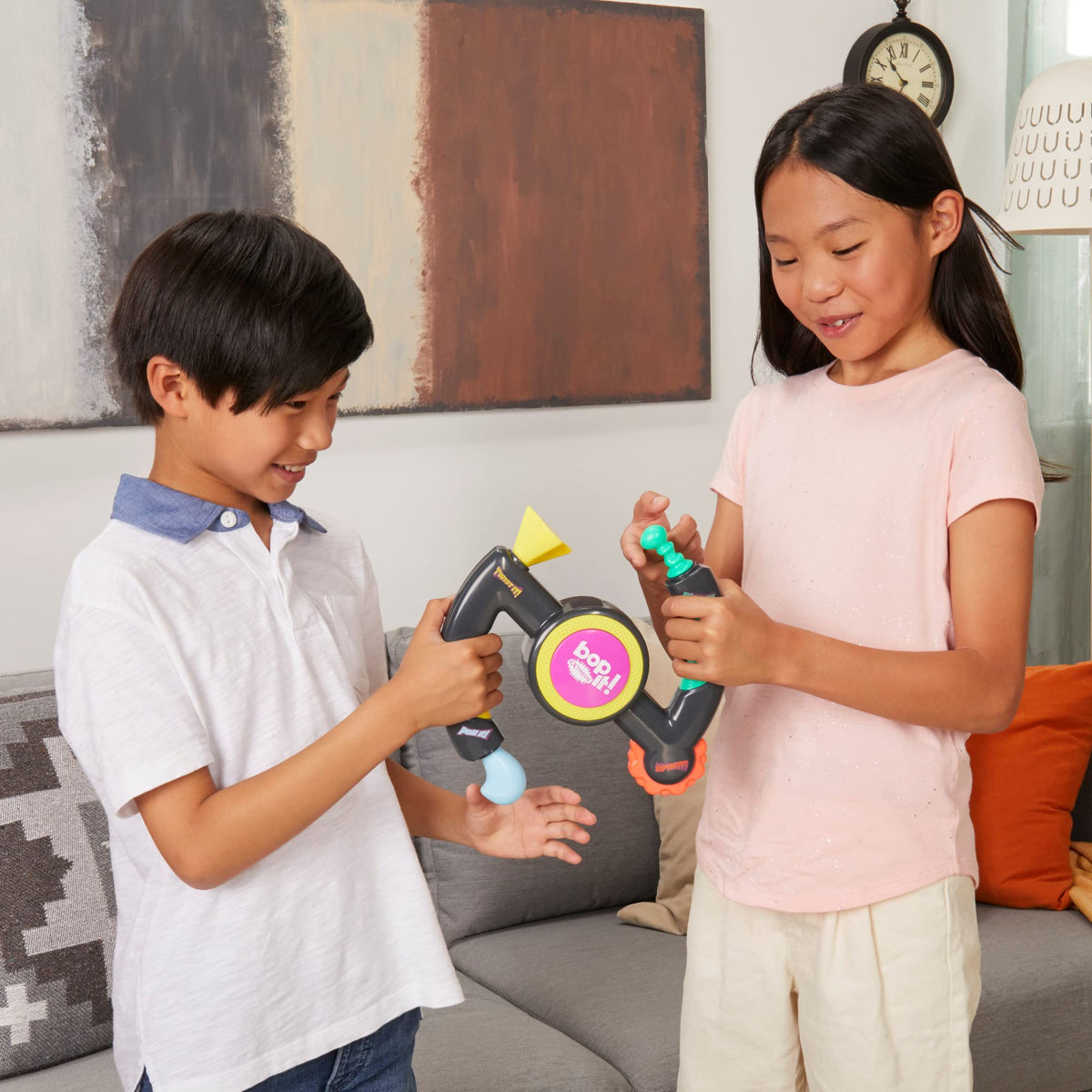 Hasbro Gaming Bop It Extreme gift-ready packaging for 8+.