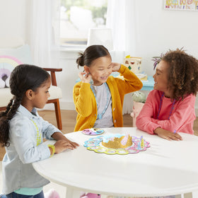 Hasbro Gaming unicorn edition game board supports quick family competition.