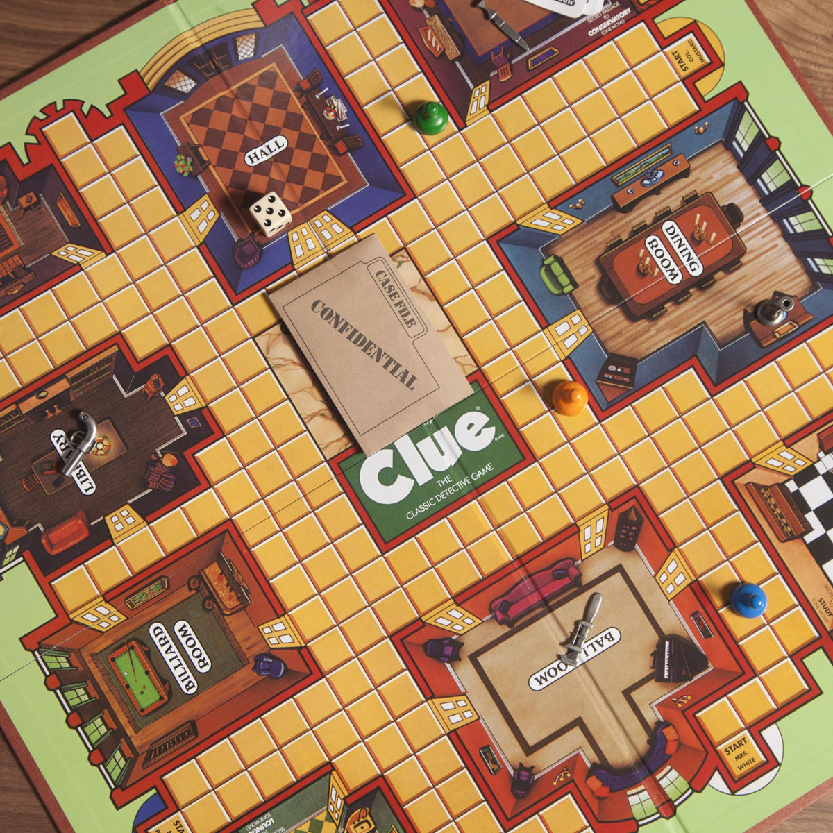 Hasbro Gaming Clue 1986 pieces set, reliable tokens for classic mystery play.