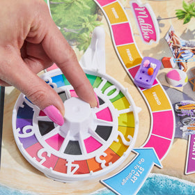 Hasbro The Game of Life Barbie Edition Pets pegs; bring friends and pets along for the ride.