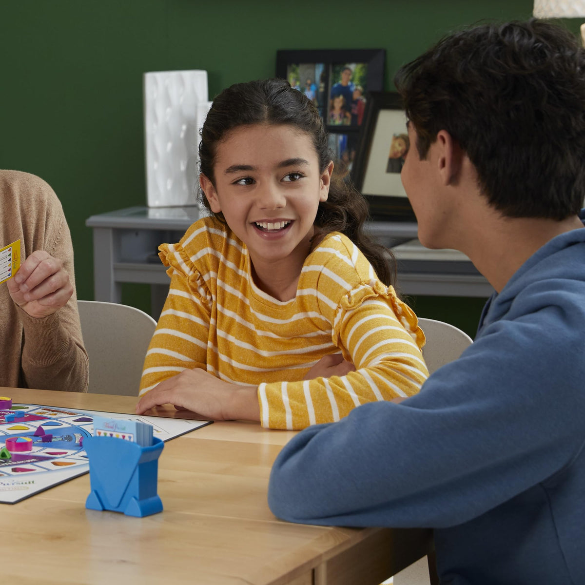 Hasbro Gaming Trivial Pursuit Family Edition instructions for quick setup