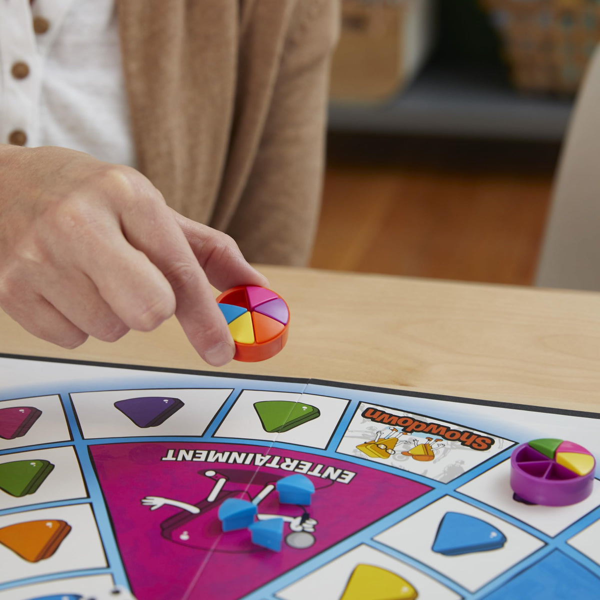 Hasbro Gaming Trivial Pursuit Family Edition showdown challenge in use