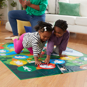 Hasbro Gaming Twister Junior Level 2 Animal Party enhances movement and balance.