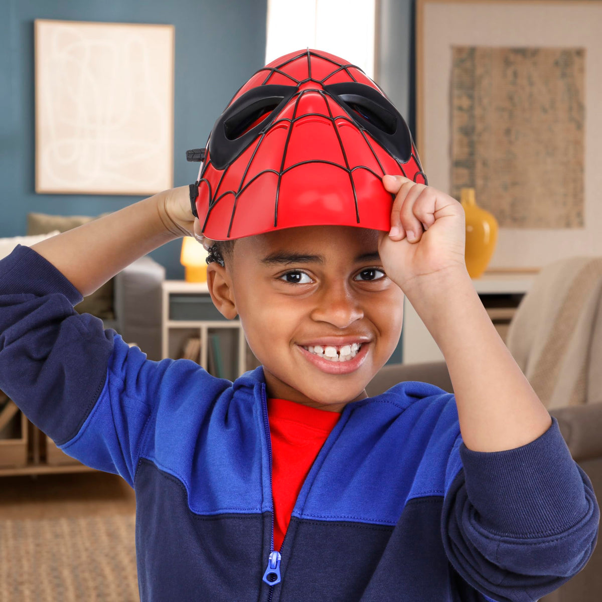 Hasbro Marvel Spider-Man Glow FX Mask adjustable strap ensures comfortable fit.