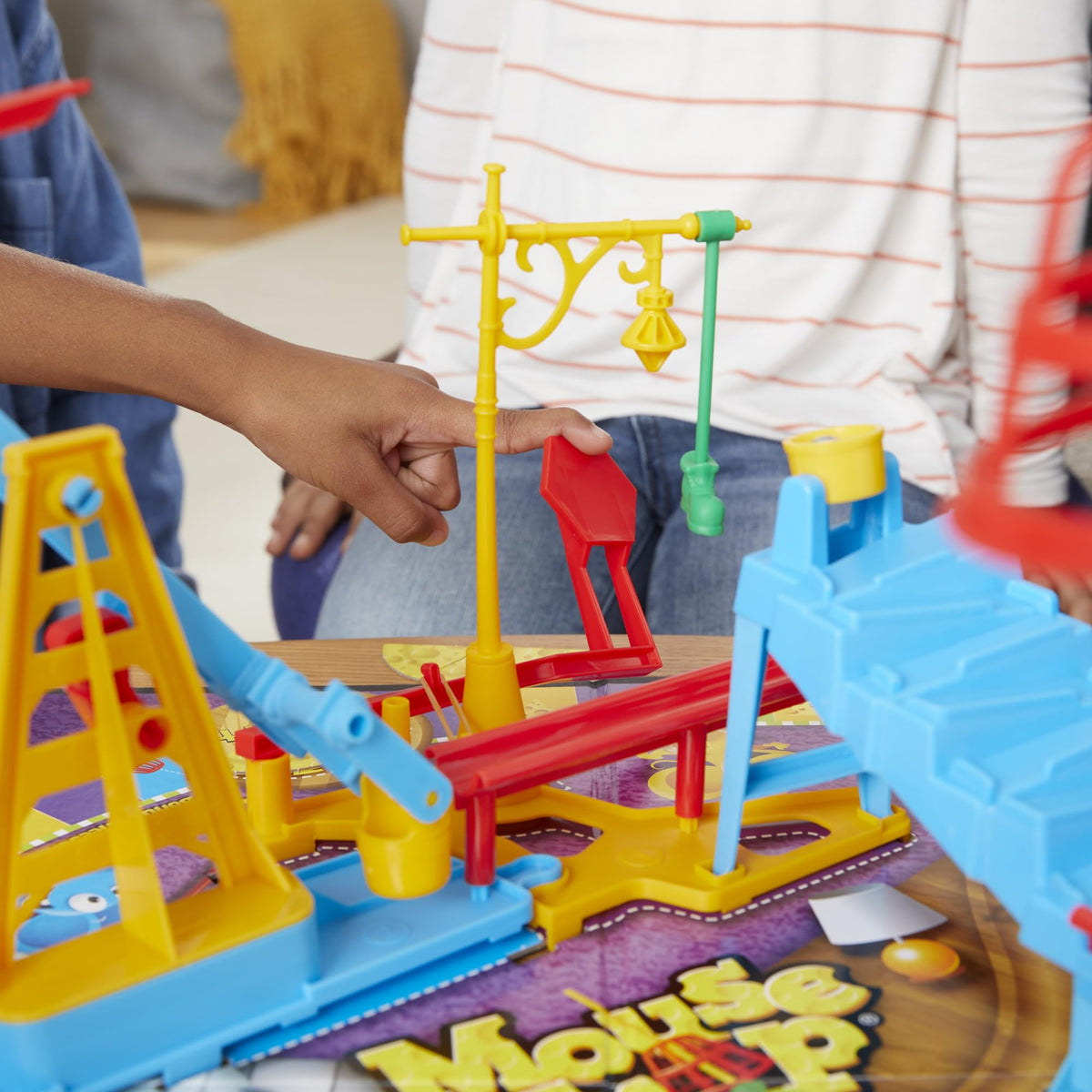 Hasbro Mouse Trap pop-o-matic dial demonstrates quick dice action.