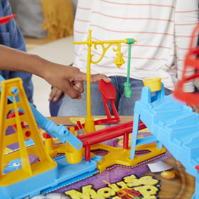 Hasbro Mouse Trap pop-o-matic dial demonstrates quick dice action.
