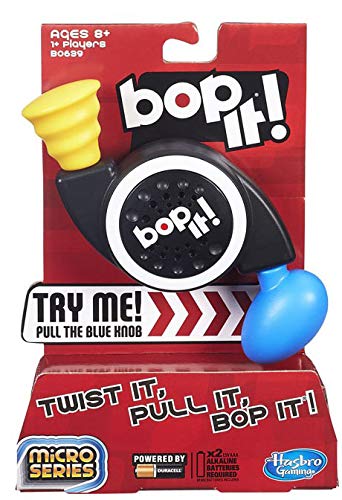 Hasbro Simon Micro Series action—solo mode and passes for social play.
