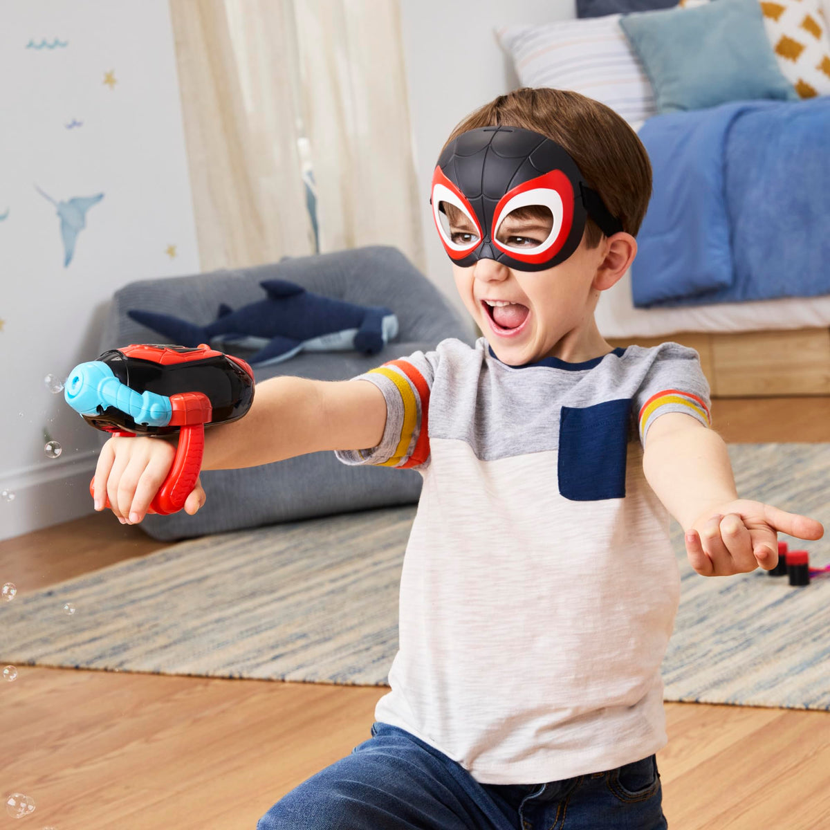 Three-in-one bubble play encourages hands-on superhero imagination.