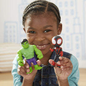 Hasbro Trace-E sidekick backpack accessory enhances outfit and role-play scenarios.