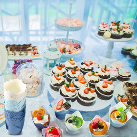 Havawish cupcake liners ideal for stylish table displays and dessert presentation.