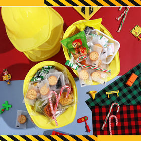Haysandy construction hats used as snack plates to boost party ambiance.